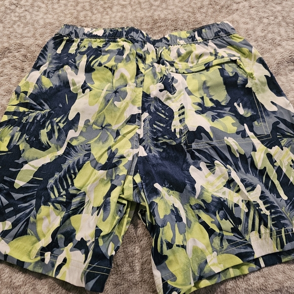 The North Face Floral Shorts - Picture 2 of 4